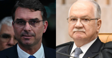 Flávio Bolsonaro se reúne com Fachin no STF: ‘Excelente impressão dele’ Flávio Bolsonaro se reúne com Fachin no STF: ‘Excelente impressão dele’