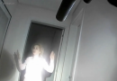 Imagens mostram momento da prisão de Deolane Bezerra em condomínio de luxo