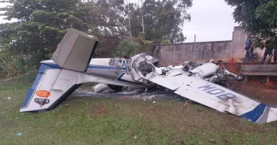 Avião de pequeno porte cai em Marília (SP) e deixa pelo menos dois mortos