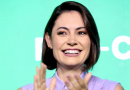 Após críticas a Flávio, Michelle elogia programa do governo Lula