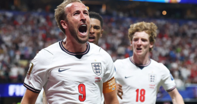 Com drama, Inglaterra vira sobre o RD Congo com 2 de Kane e avança às oitavas da Copa