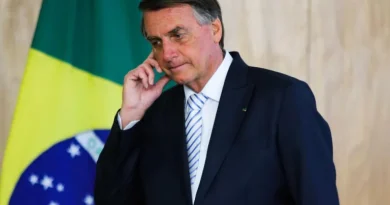 Defesa de Bolsonaro desiste de pedido para suspender prisão Defesa de Bolsonaro desiste de pedido para suspender prisão