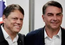Tarcísio diz que não sabia que Flávio fugiria do país